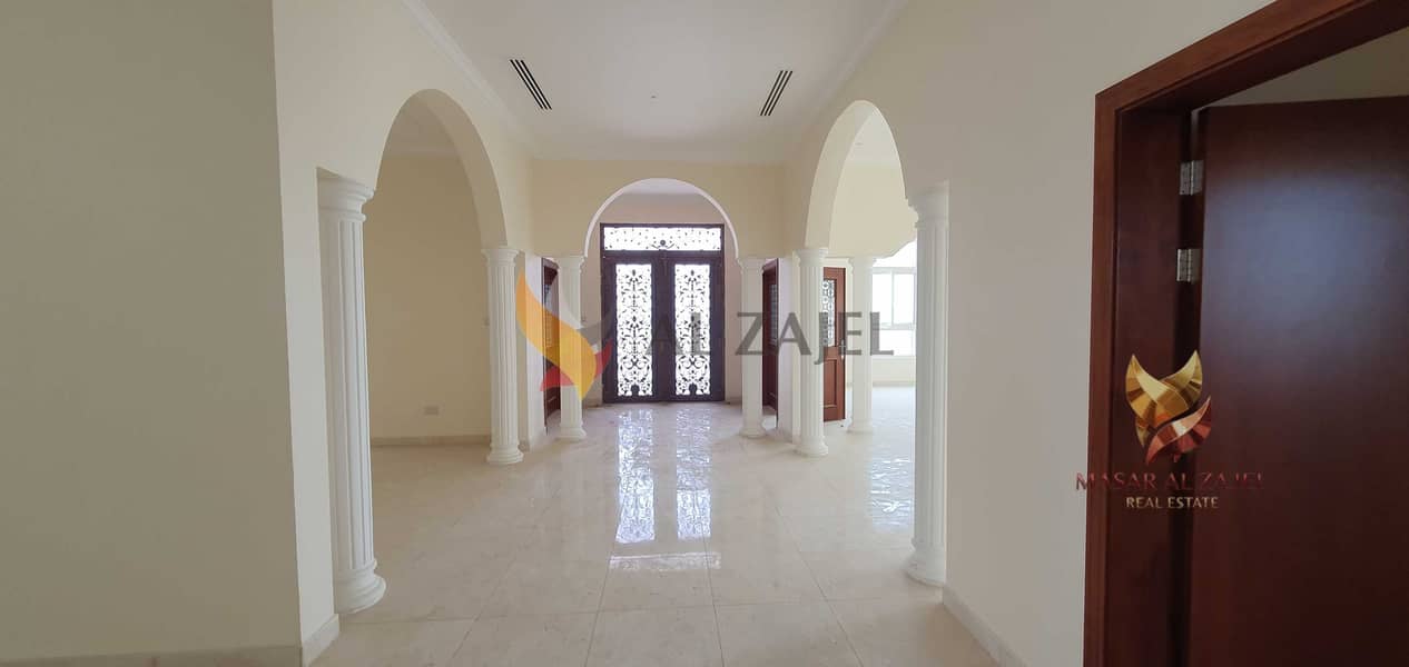 2 Hallway 1. jpg