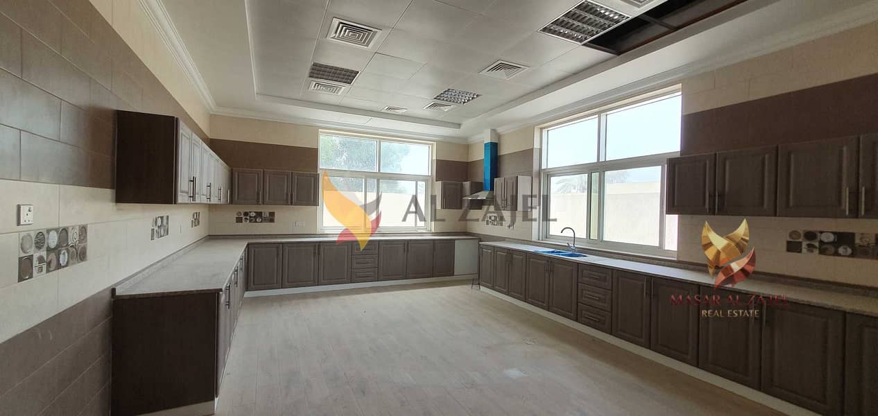 24 Kitchen 1 angle 1. jpg