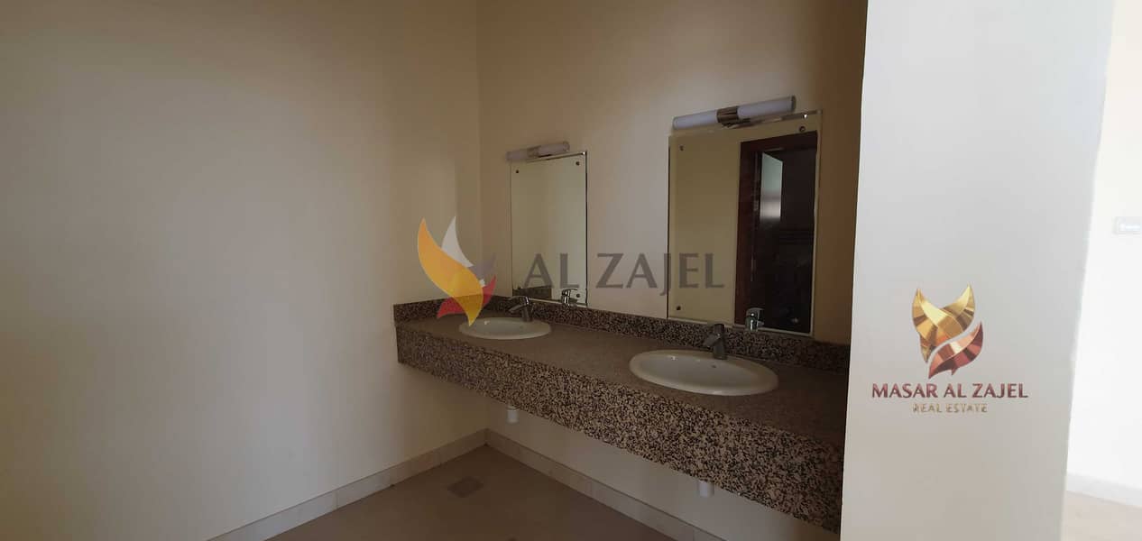 29 Living room bathroom 1. jpg