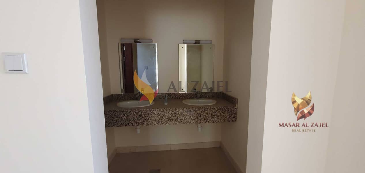 33 Living room bathroom 3. jpg