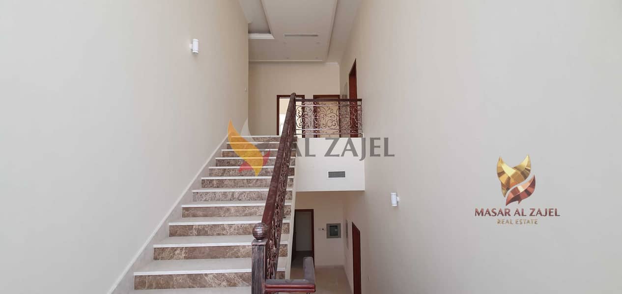 37 Staircase (Halfway). jpg