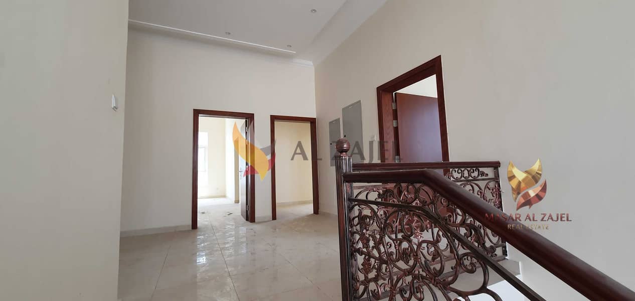 39 Staircase (Top) 3 rooms. jpg