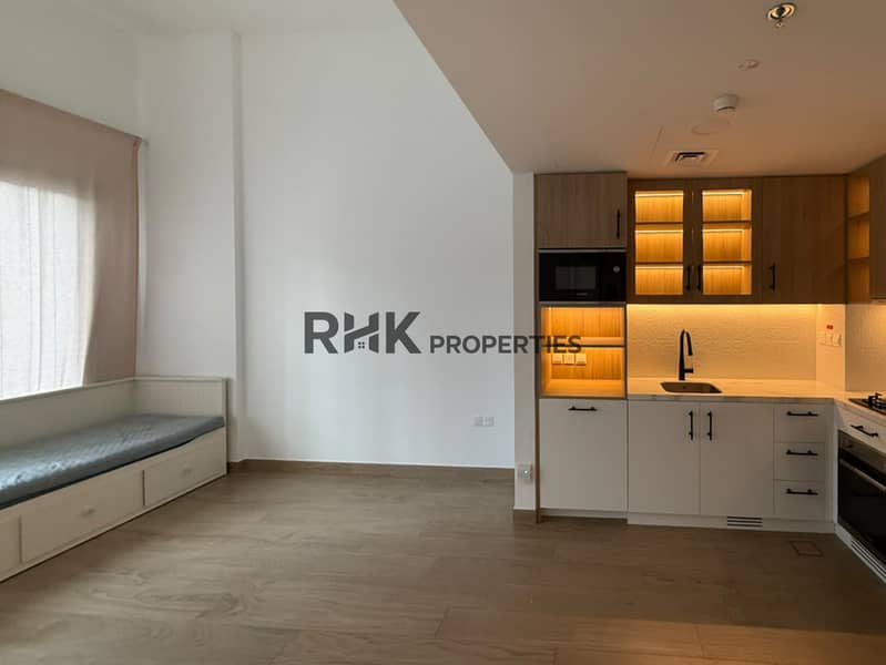 7 Fitted kitchen in 1 bedroom apartment for rent in Town Square Dubai
