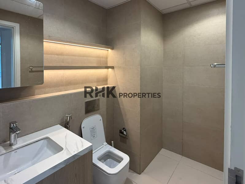 9 Fitted kitchen in 1 bedroom apartment for rent in Town Square Dubai
