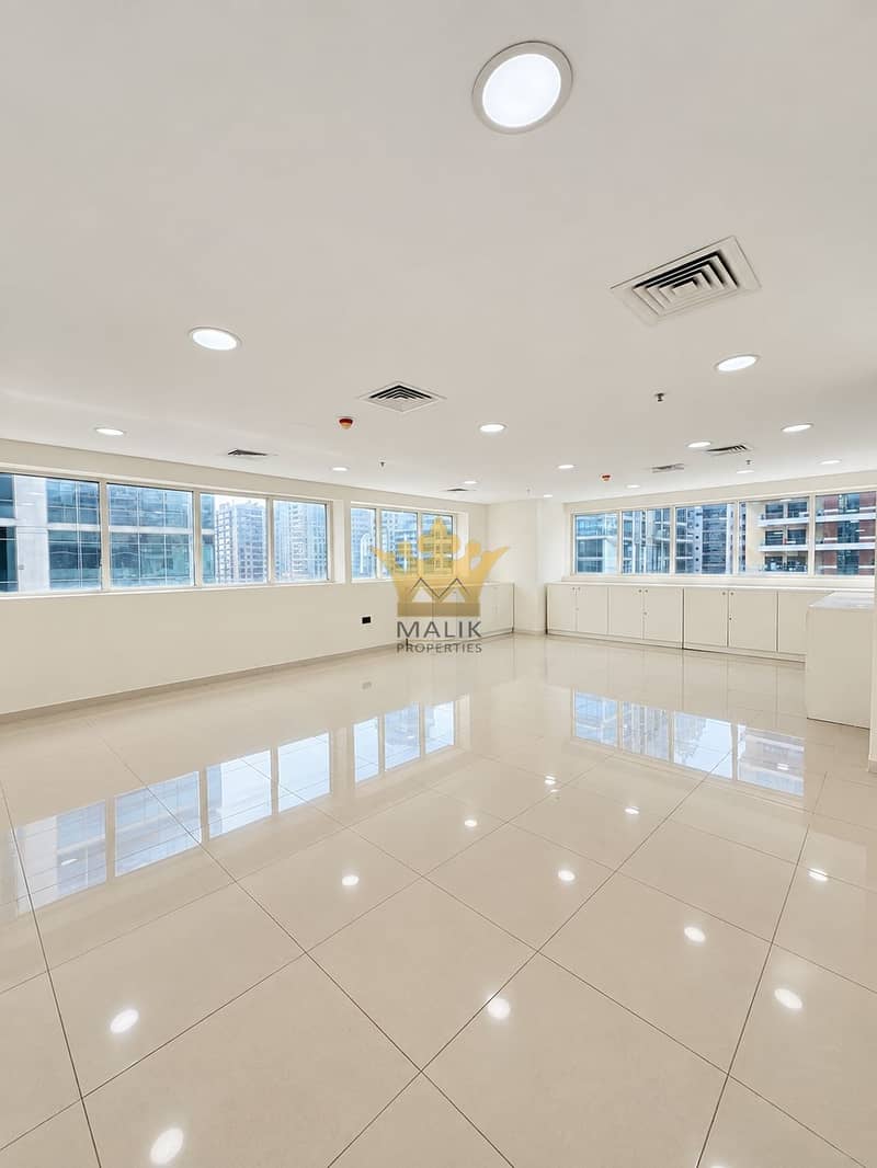 11 Bright, Tidy Office Interior-6. png