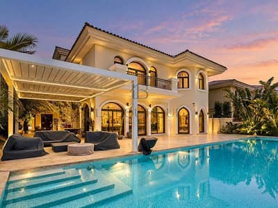 4 Bedroom Villa for Sale in Palm Jumeirah, Dubai - Fully Renovated | Private Beach Access | Private Pool