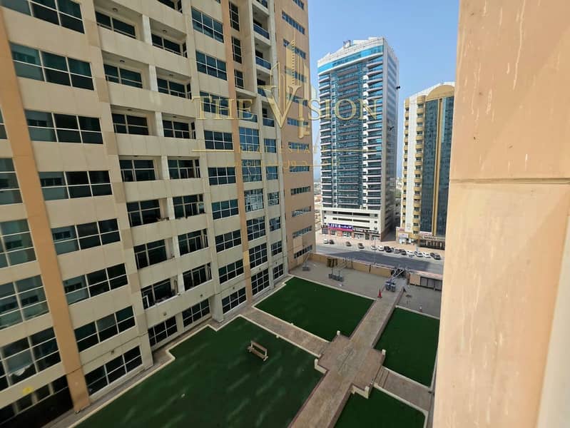 10 ed7fee4a-3950-48d5-a392-1d5fa56bd786. jpg