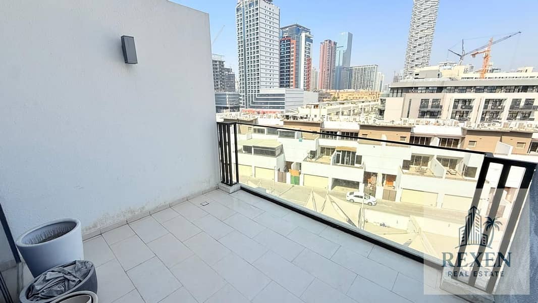 7 BALCONY. jpeg
