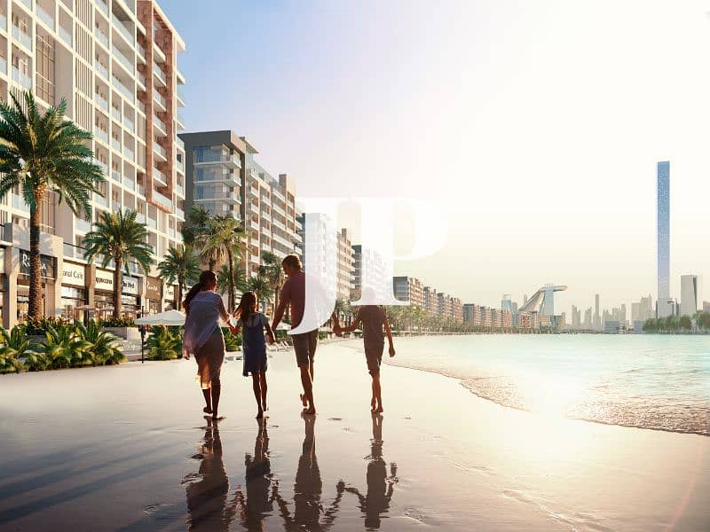 18 Riviera_Lifestyle_family Walking_09. jpg