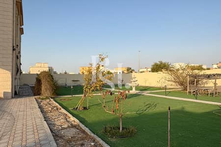 10+ Habitaciones Villa para en Venta en Shakhbout City, Abu Dhabi - Villa en Shakhbout City, 10 dormitorios, 8000000 AED - 16768559