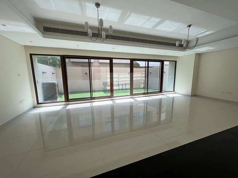 10 VILLA11 2.0. jpg