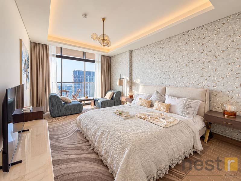 10 Luxury Bedroom with City View. png
