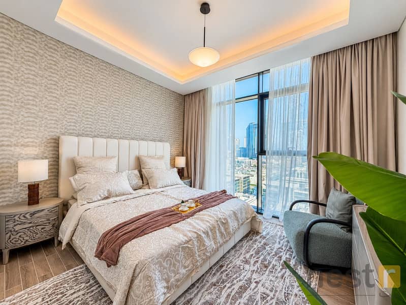 4 Luxury Bedroom with City Skyline Views. png