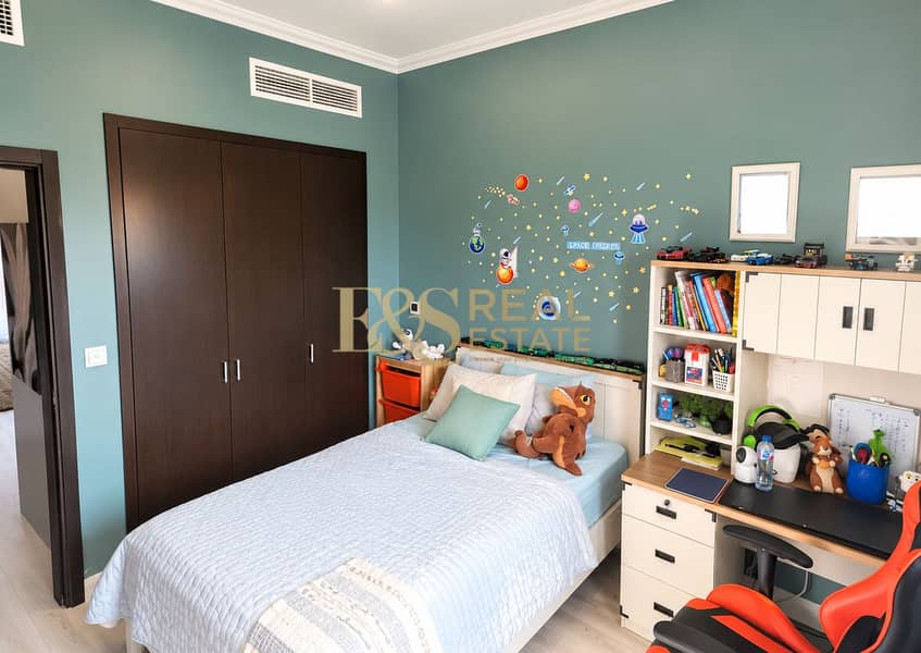 13 Bright Space Explorer Teen Bedroom. png