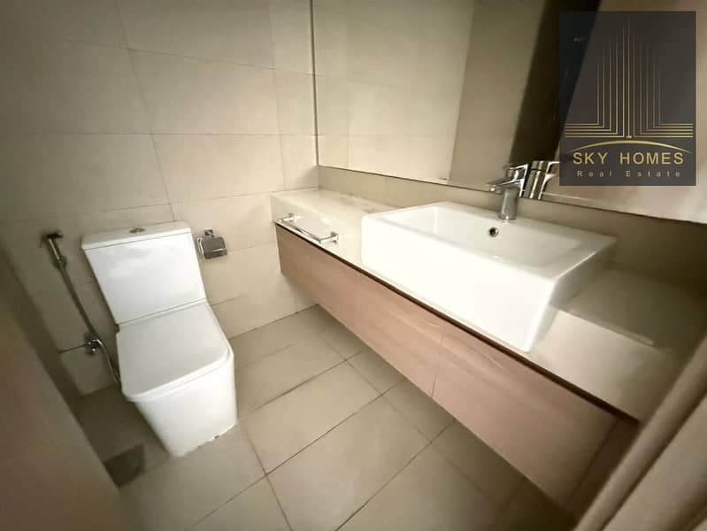 8 56ef92fb-ddc8-4ffb-8dee-0b99682a76e6. jpg