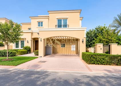 3 Camere Townhouse in vendita a Serena, Dubai - Modern Mediterranean Villa Facade. png