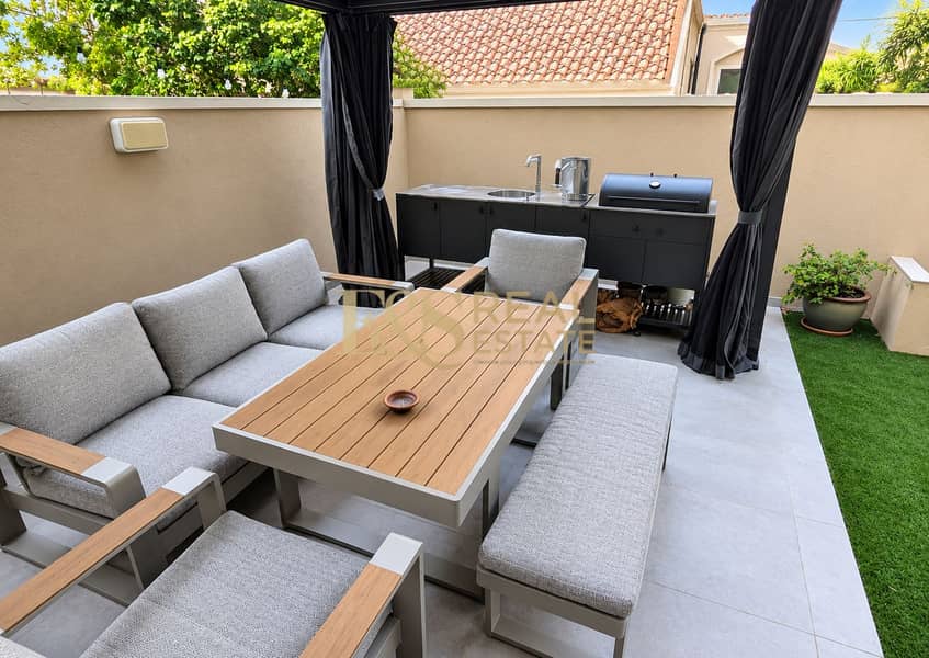 15 Modern Pergola Patio Dining Retreat. png