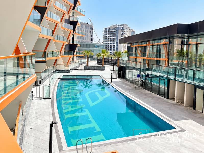 4 Modern Geometric Courtyard Pool. png