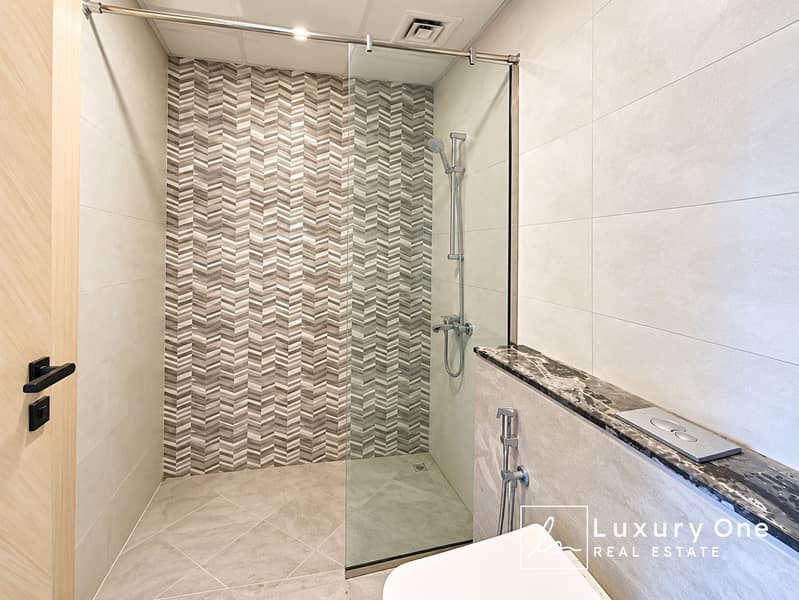 8 Modern Chevron-Tile Walk-In Shower. png