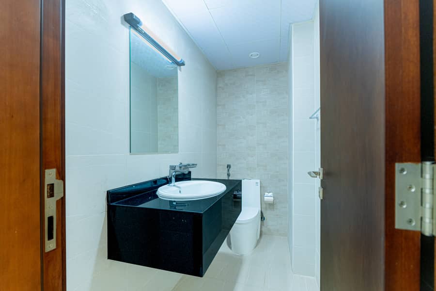 12 WASHROOM. jpg