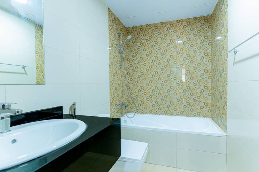 3 BATHROOM 1. jpg