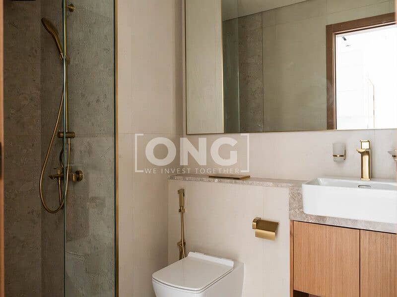 8 Tulip washroom. jpg