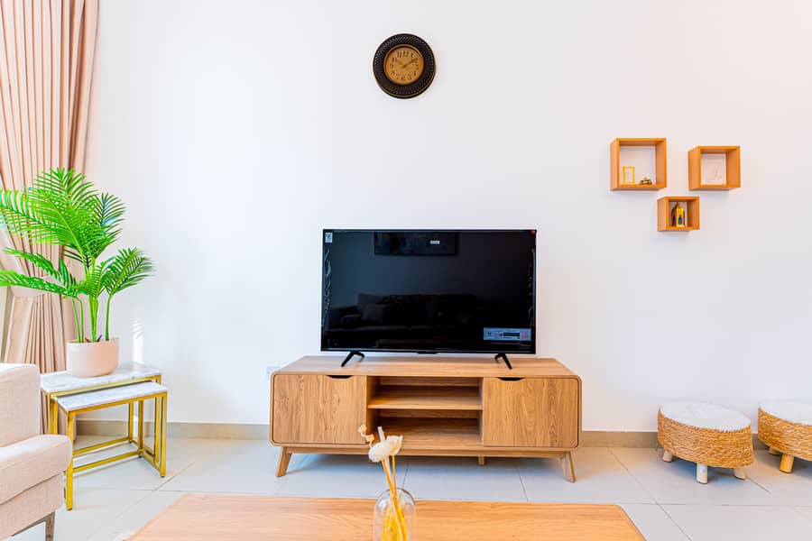 7 LIVINGROOM 1.6. jpg