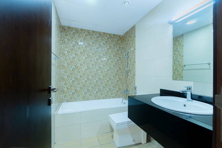 11 bathroom. jpg