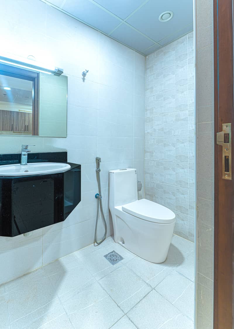 12 WASHROOM. jpg