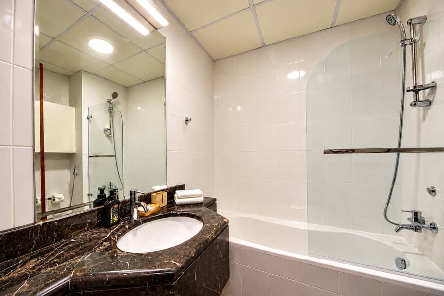 13 Bathroom. jpg