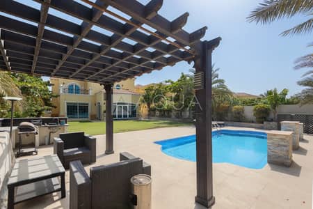 4 Bedroom Villa for Sale in Jumeirah Park, Dubai - 4BR Extended | Premium District 4 | Huge Plot 4 Bedroom Villa for Sale in Jumeirah Park, Dubai - 4BR Extended | Premium District 4 | Huge Plot