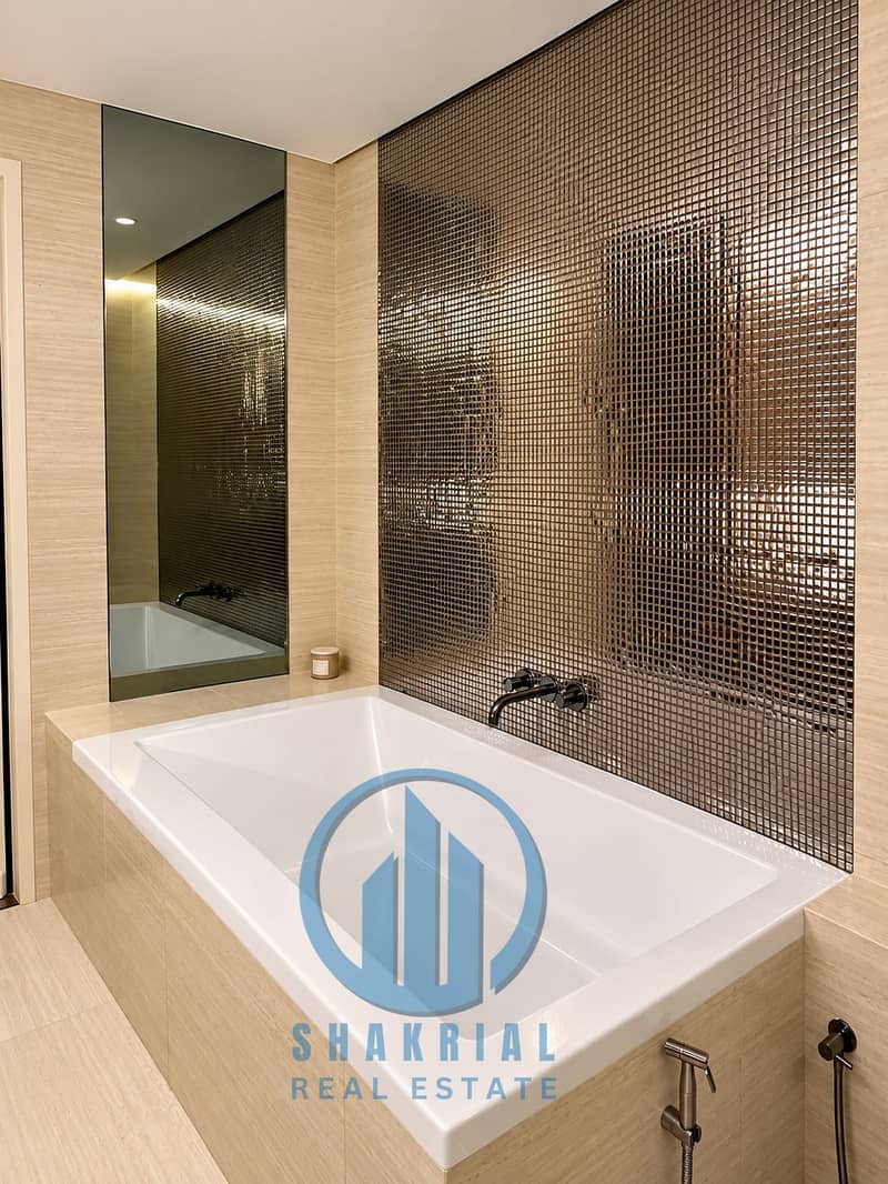 17 Luxurious Mosaic-Tile Bathroom Retreat. png