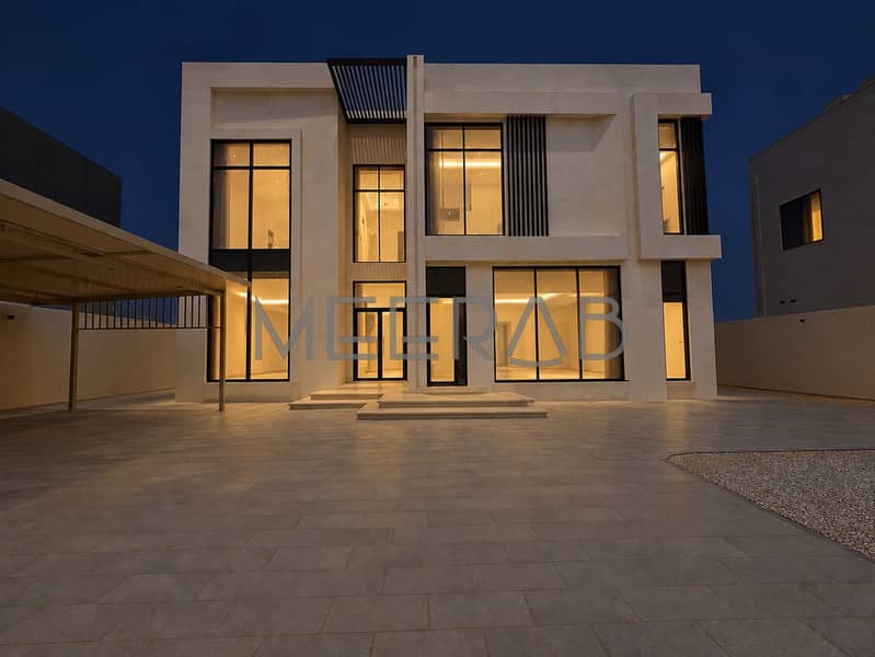 14 Vacant Modern Villa at Night. png