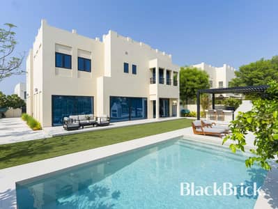 5 Bedroom Villa for Sale in The Meadows, Dubai - Turnkey 5-Bedroom Villa on the Lake