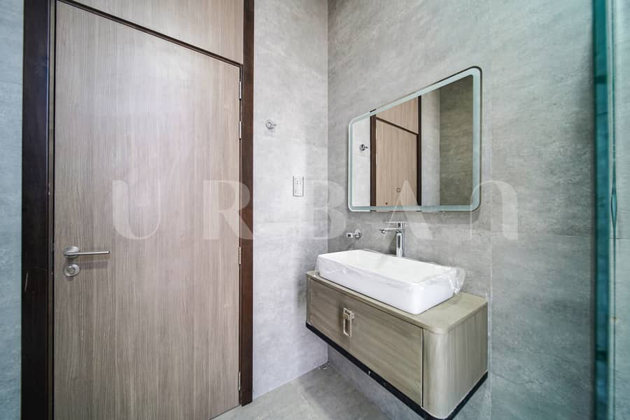 16 ADU00207. JPG
