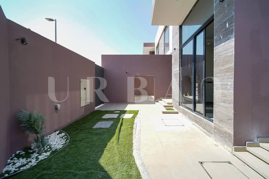 33 ADU00321. JPG