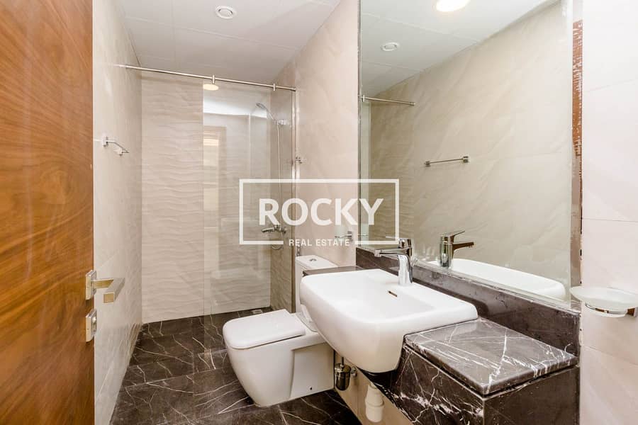 18 Rocky Real Estate - Al warqa 1 - Sami Al Reyami Building - Apartment (14 of 17). JPG