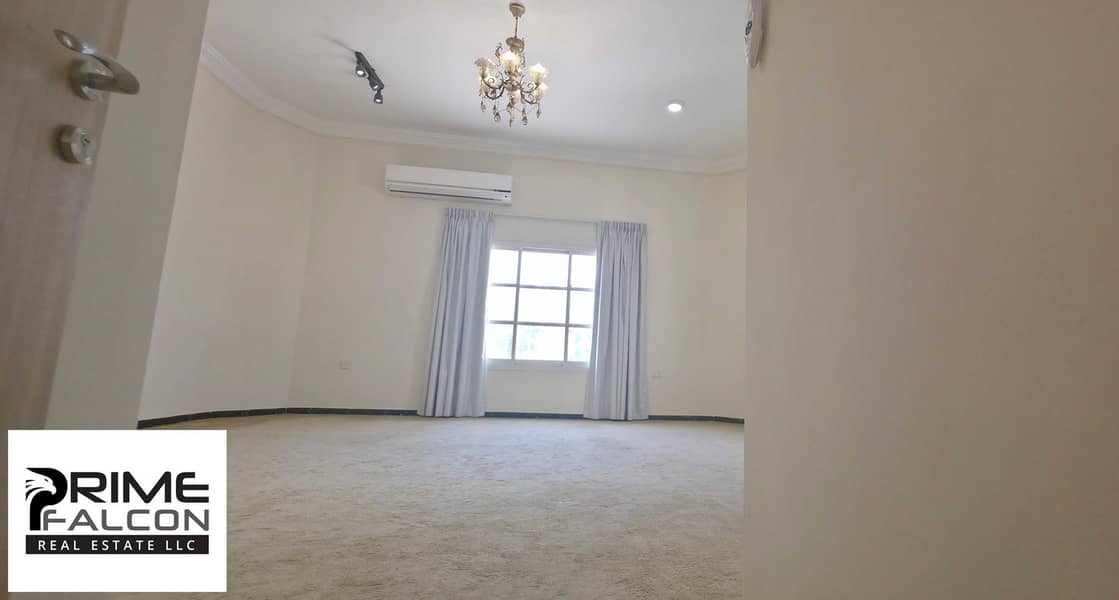 25 bedroom enternece. jpg