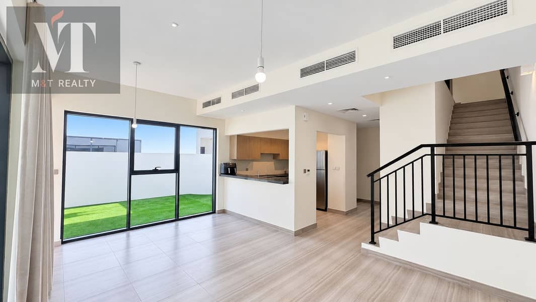 17 Bright, spotless home with garden views-3. png