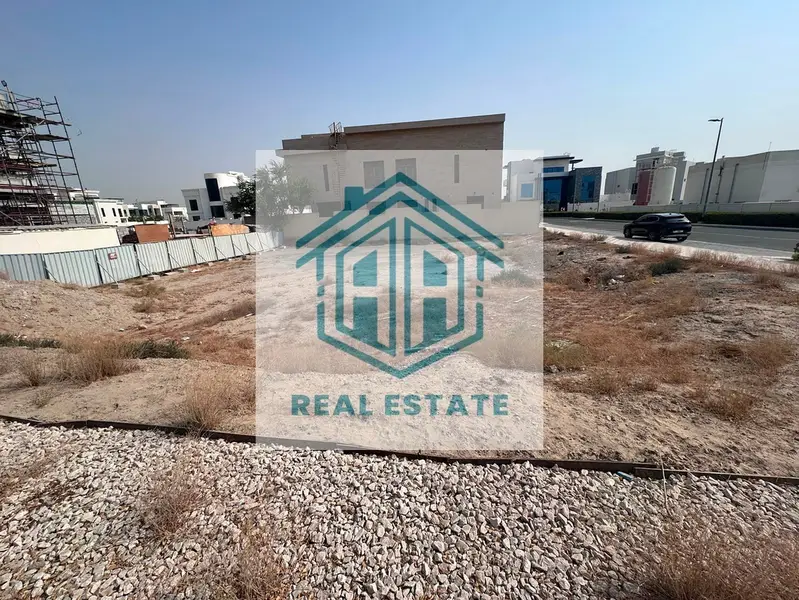 BIG CORNER LAND . FREE HOLD FOR SALE IN AL KHAWANEEJ FIRST . LAST EXIT