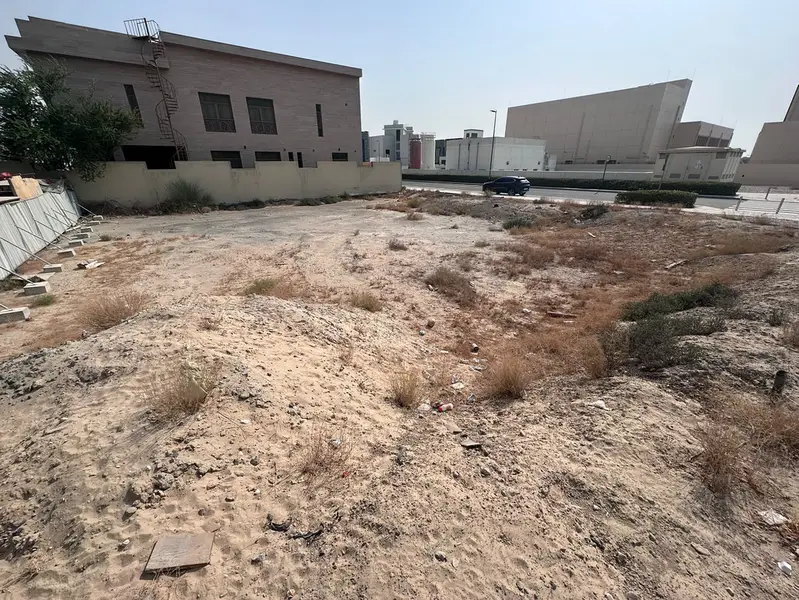 BIG CORNER LAND . FREE HOLD FOR SALE IN AL KHAWANEEJ FIRST . LAST EXIT