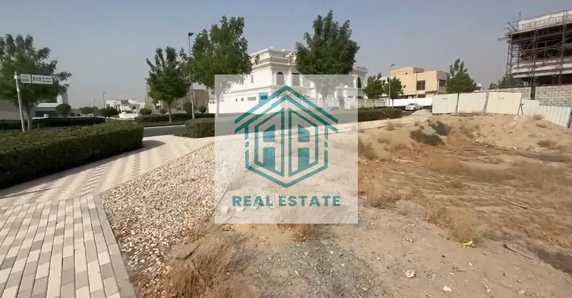 BIG CORNER LAND . FREE HOLD FOR SALE IN AL KHAWANEEJ FIRST . LAST EXIT