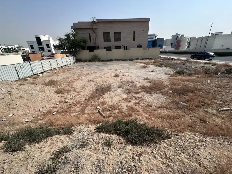 BIG CORNER LAND . FREE HOLD FOR SALE IN AL KHAWANEEJ FIRST . LAST EXIT