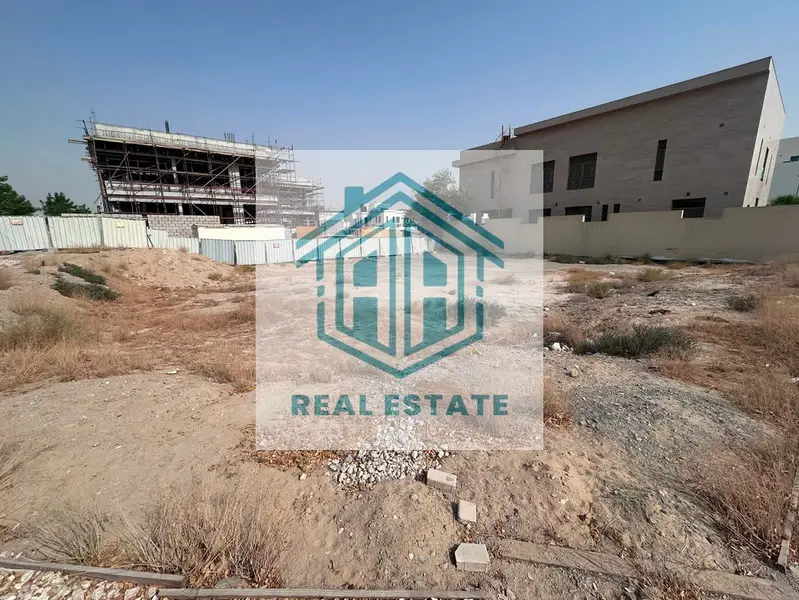 BIG CORNER LAND . FREE HOLD FOR SALE IN AL KHAWANEEJ FIRST . LAST EXIT