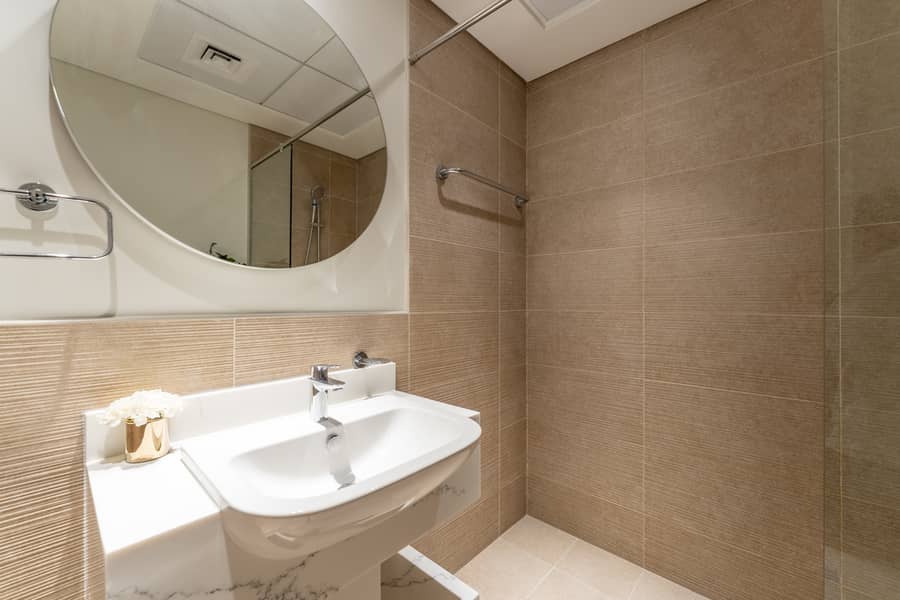 16 AB700821. jpg