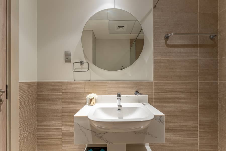 17 AB700824. jpg