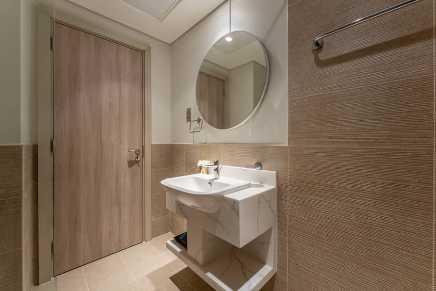18 AB700827. jpg