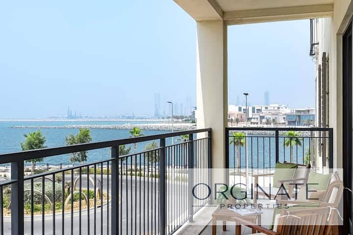 2 la-cote-5-waterfront-balcony. jpg
