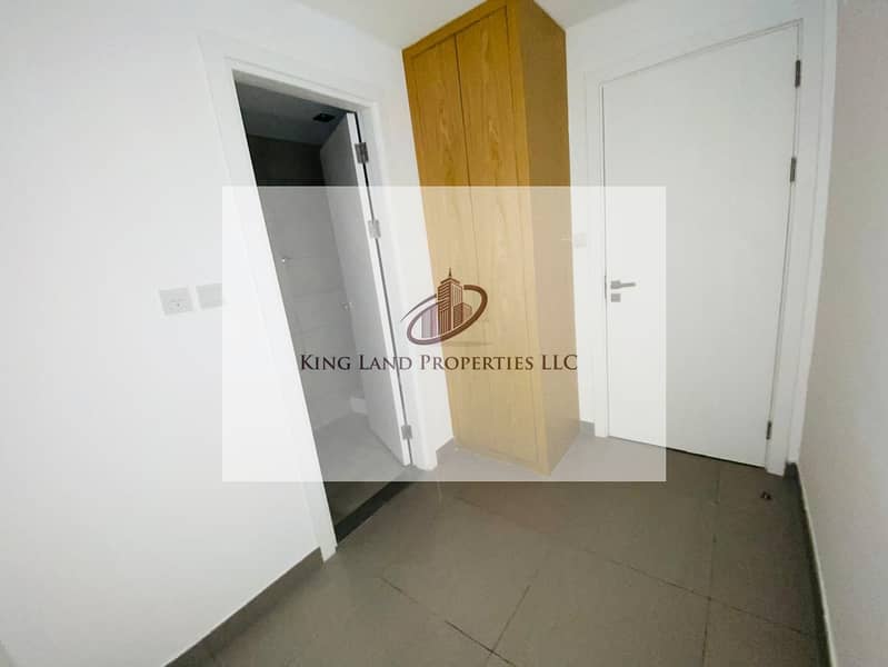 24 ebe9fbdd-1256-4958-9b43-9568d76f05f7. jpg
