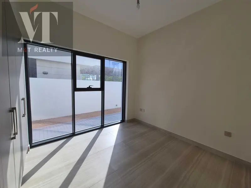 Huge Corner Plot|Single Row on Park|Vacant